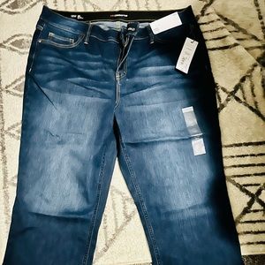 Liz Claiborne Sara Crop Jeans—Minimal Distressing—Woman’s Plus Size 18